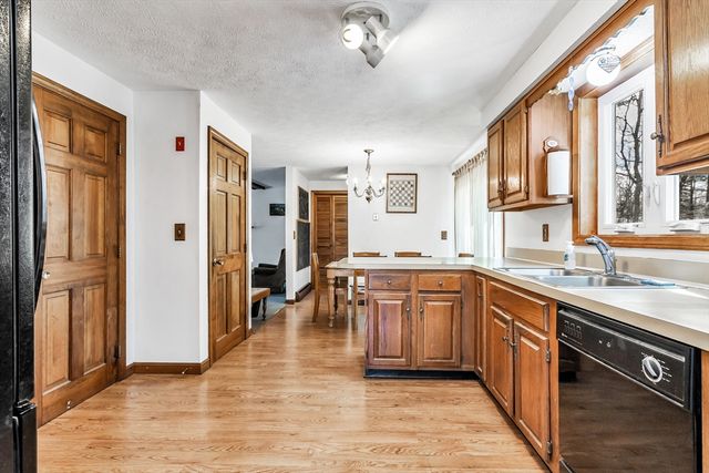 33 Lawson Farm Rd, Londonderry, NH 03053