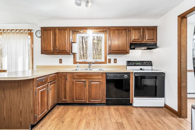 33 Lawson Farm Rd, Londonderry, NH 03053