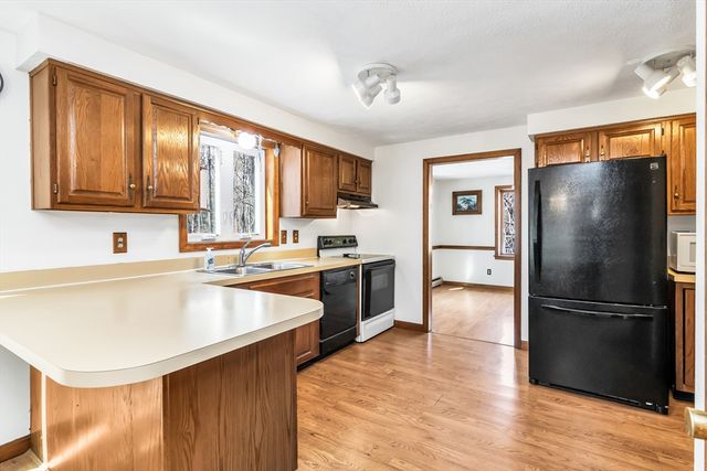 33 Lawson Farm Rd, Londonderry, NH 03053