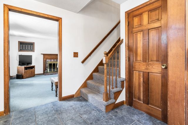 33 Lawson Farm Rd, Londonderry, NH 03053