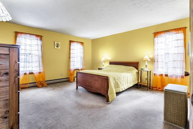 33 Lawson Farm Rd, Londonderry, NH 03053