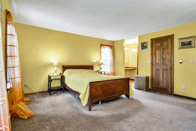 33 Lawson Farm Rd, Londonderry, NH 03053