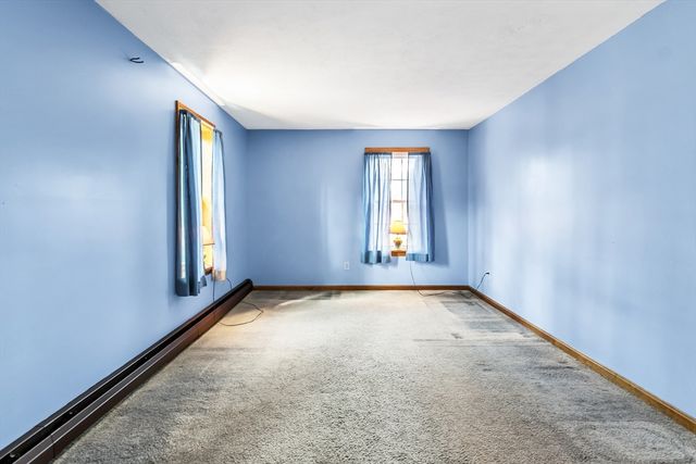 33 Lawson Farm Rd, Londonderry, NH 03053