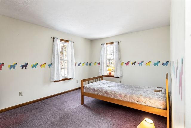 33 Lawson Farm Rd, Londonderry, NH 03053