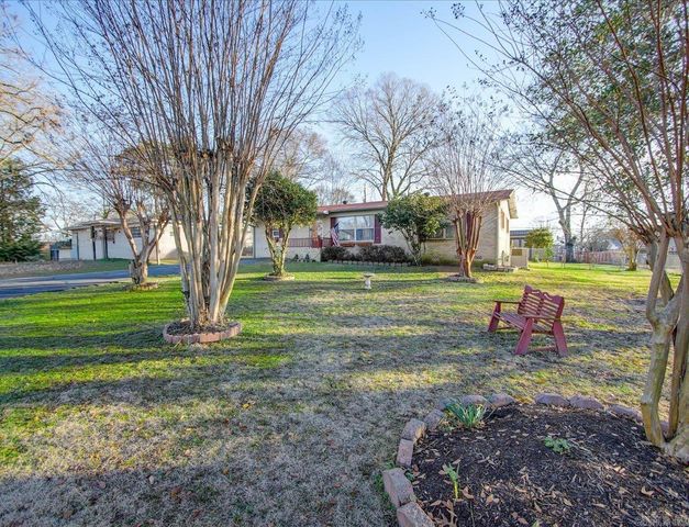 203 Sunset Bay Road, Hot Springs, AR 71913