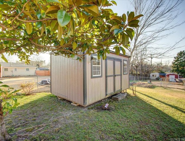 203 Sunset Bay Road, Hot Springs, AR 71913