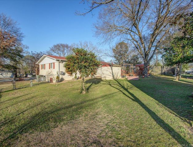 203 Sunset Bay Road, Hot Springs, AR 71913