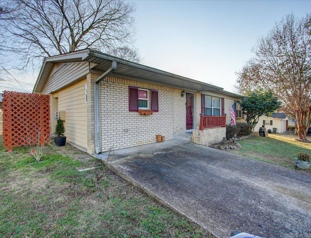 203 Sunset Bay Road, Hot Springs, AR 71913