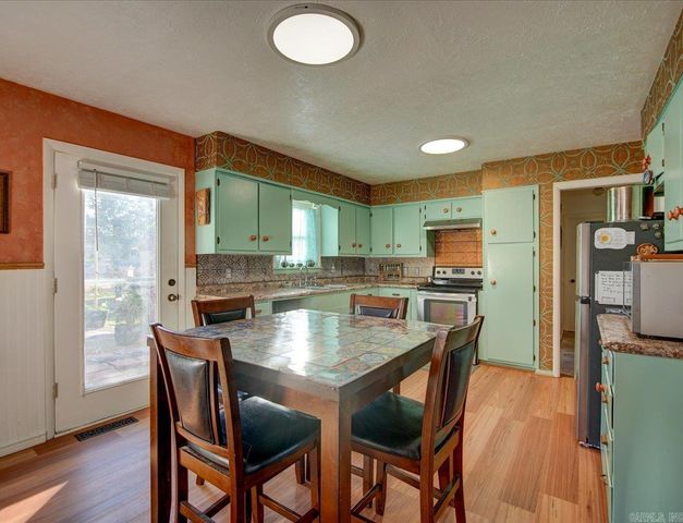 203 Sunset Bay Road, Hot Springs, AR 71913