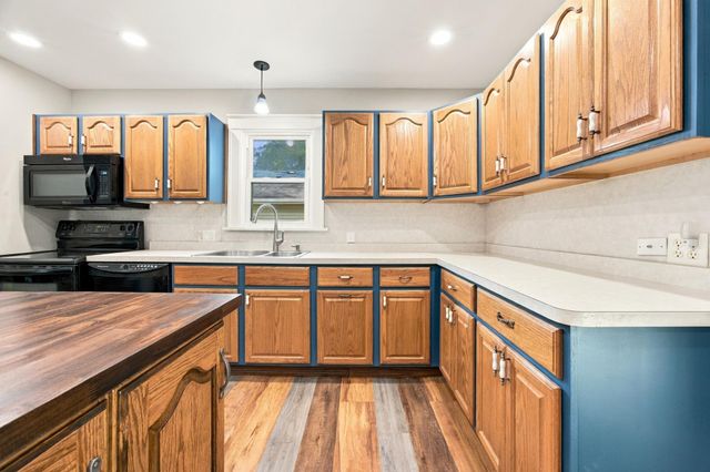 1017 3rd Avenue N, Moorhead, MN 56560