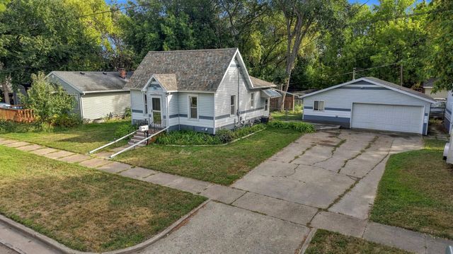 1017 3rd Avenue N, Moorhead, MN 56560