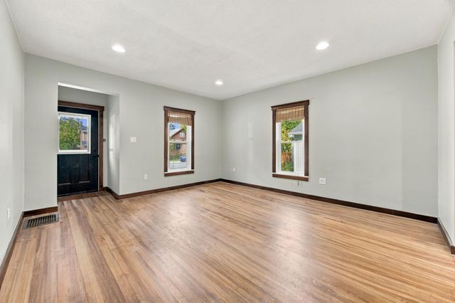 1017 3rd Avenue N, Moorhead, MN 56560
