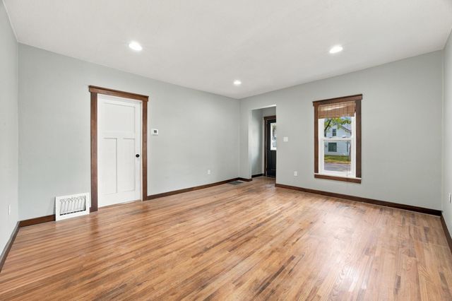 1017 3rd Avenue N, Moorhead, MN 56560