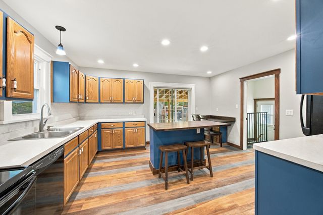 1017 3rd Avenue N, Moorhead, MN 56560
