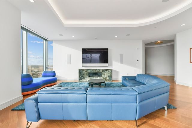 1 Dalton St 4604, Boston, MA 02199