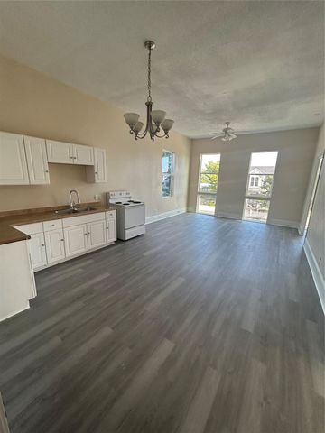 1523 21st Street 4, Galveston, TX 77550