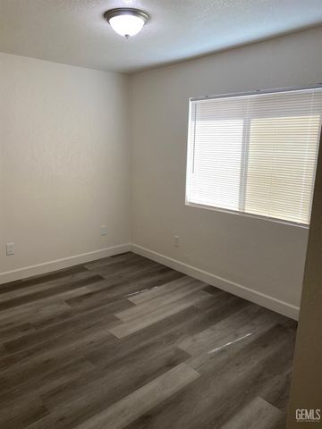 5900 Almendra Avenue C, Bakersfield, CA 93309