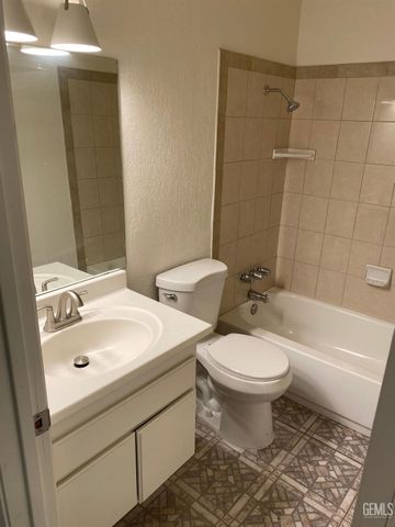 5900 Almendra Avenue C, Bakersfield, CA 93309