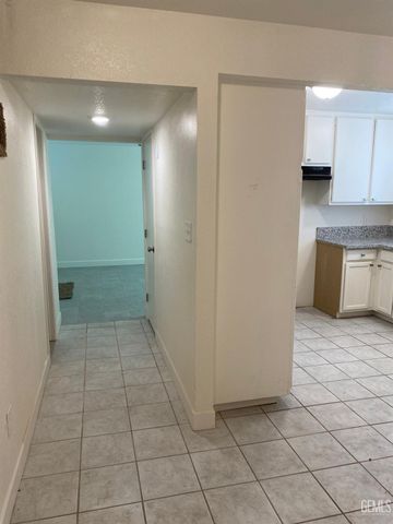 5900 Almendra Avenue C, Bakersfield, CA 93309