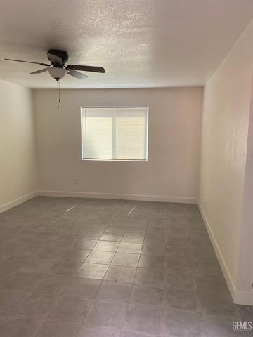 5900 Almendra Avenue C, Bakersfield, CA 93309