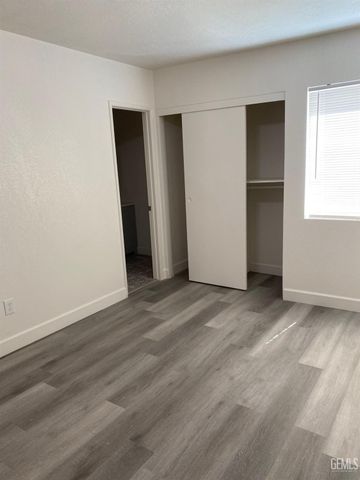 5900 Almendra Avenue C, Bakersfield, CA 93309