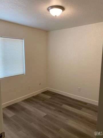 5900 Almendra Avenue C, Bakersfield, CA 93309