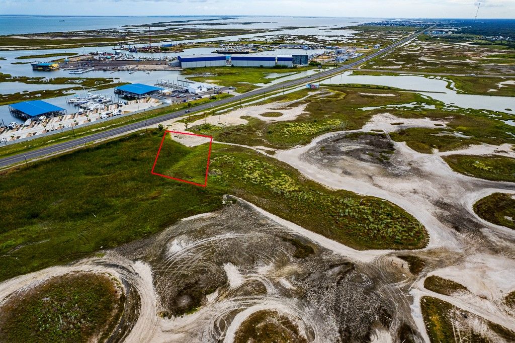 2203 S Doughty St, Rockport, TX 78382 — exterior