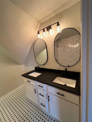 609 E College Avenue, Guthrie, OK 73044