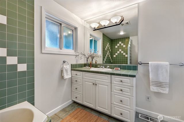 4123 55th Avenue SW, Seattle, WA 98116