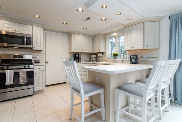 216 Vancouver Avenue, Warwick, RI 02886