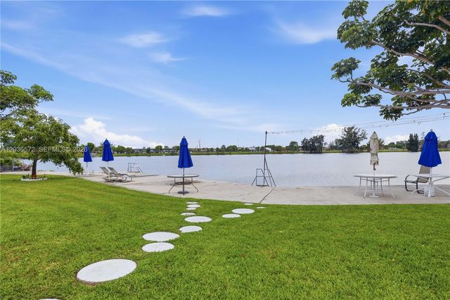 1040 Crystal Lake Dr 3 3, Deerfield Beach, FL 33064