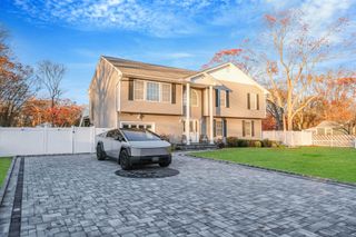 69 Plum Street, Central Islip, NY 11722