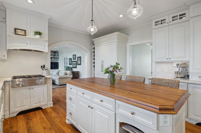 1924 Norway Pine Road, East Gull Lake, MN 56401