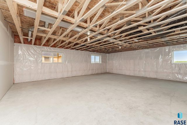 1907 N Tina Dr, Sioux Falls, SD 57110