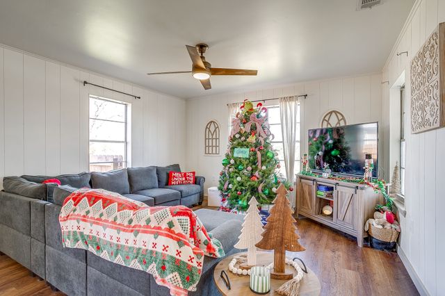 610 N Mesquite Street, Hico, TX 76457