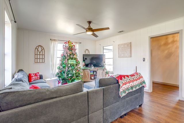 610 N Mesquite Street, Hico, TX 76457