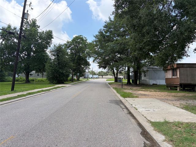 403 Young Street, Willis, TX 77378