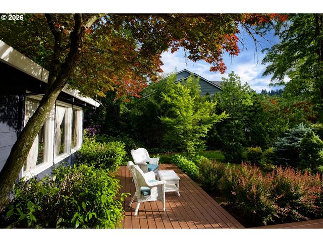 21760 Sw RIBERA Ln, West Linn, OR 97068