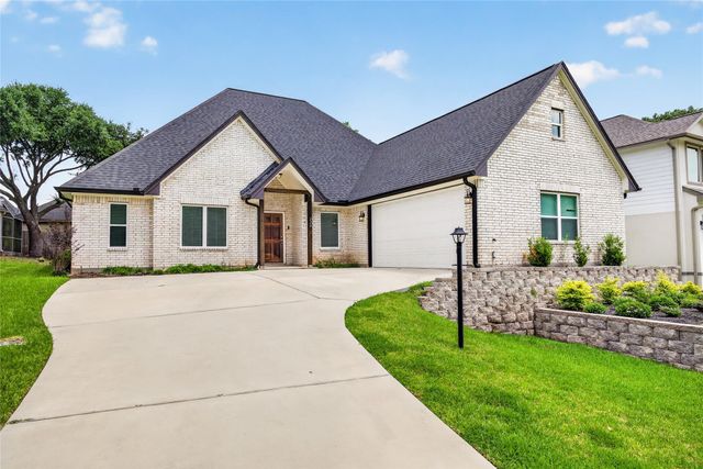 229 Blue Hill Drive, Montgomery, TX 77356