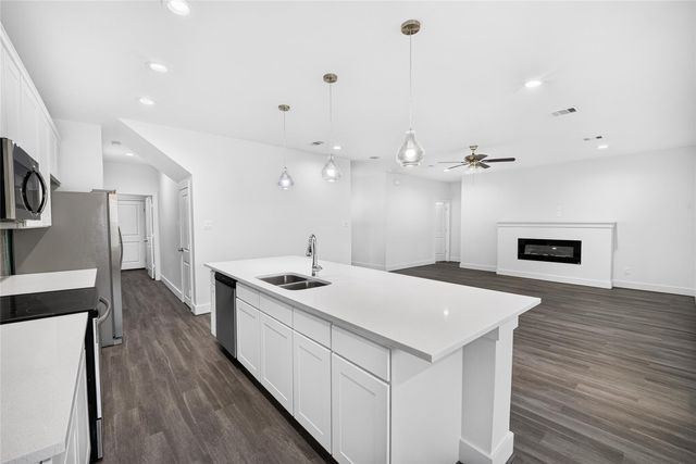 229 Blue Hill Drive, Montgomery, TX 77356