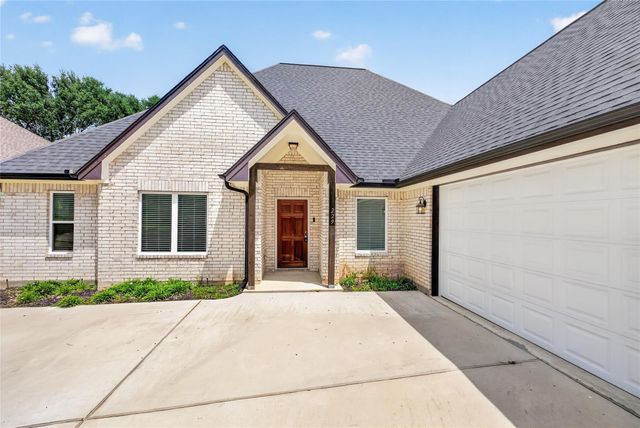 229 Blue Hill Drive, Montgomery, TX 77356