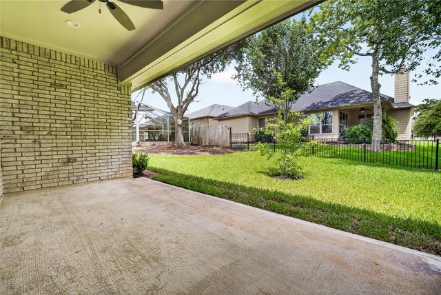 229 Blue Hill Drive, Montgomery, TX 77356