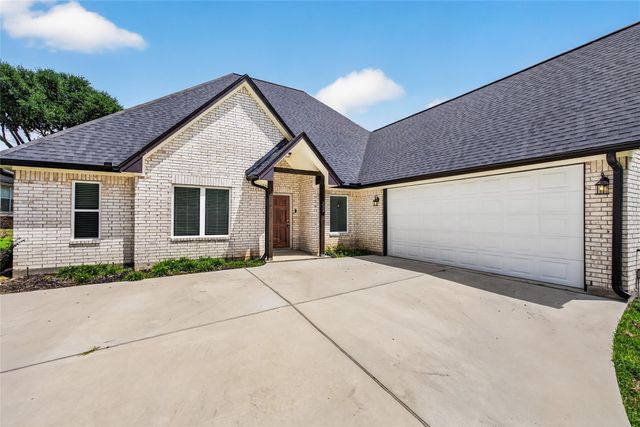 229 Blue Hill Drive, Montgomery, TX 77356