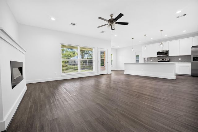 229 Blue Hill Drive, Montgomery, TX 77356