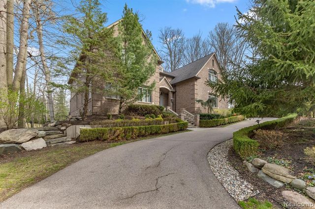 21480 Lujon Court, Northville, MI 48167