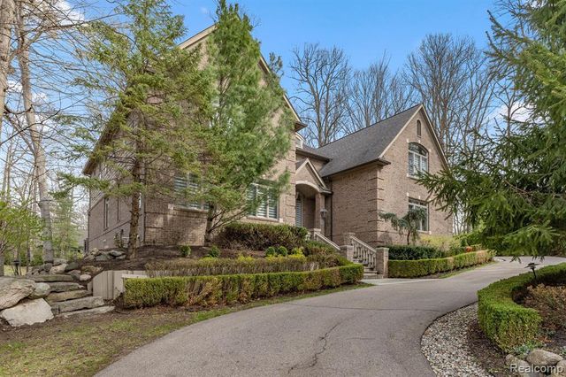 21480 Lujon Court, Northville, MI 48167