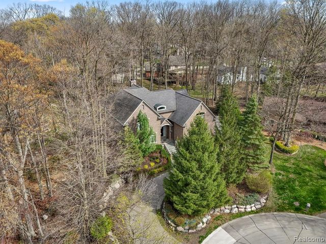 21480 Lujon Court, Northville, MI 48167