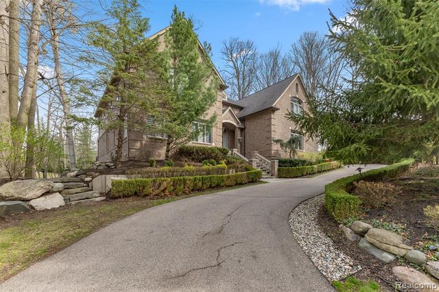 21480 Lujon Court, Northville, MI 48167