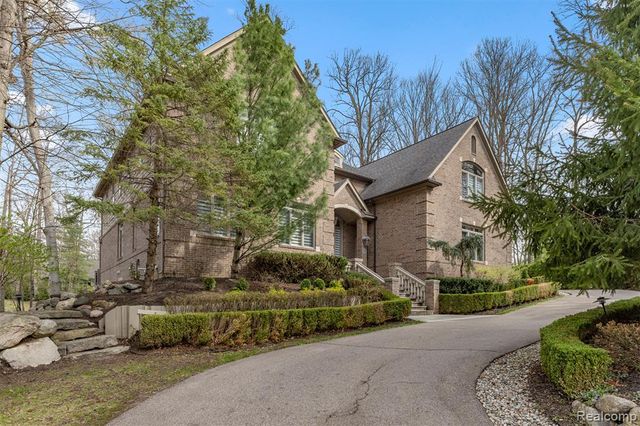 21480 Lujon Court, Northville, MI 48167