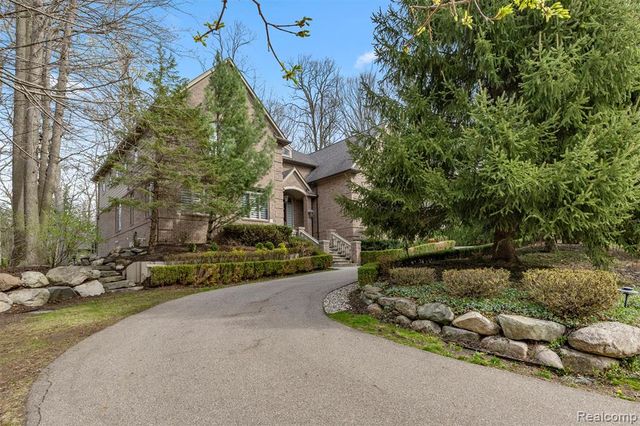 21480 Lujon Court, Northville, MI 48167
